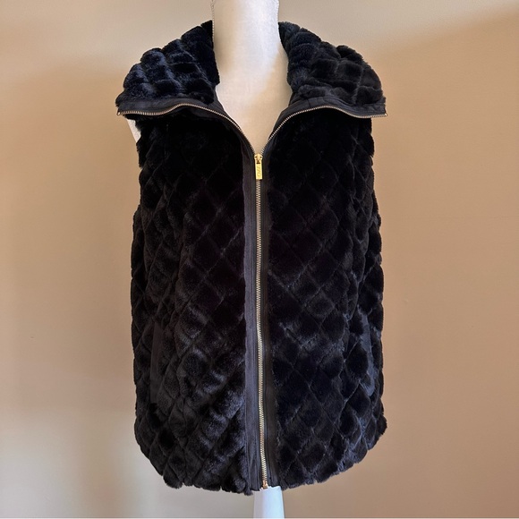 Carmen Marc Valvo Jackets & Blazers - Carmen Marc Valvo Black Faux Fur Full Zip Vest Size Large
